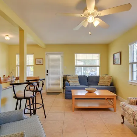 Madeira Beach Condo With Patio, Walk To Gulf!